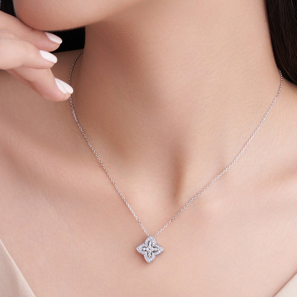 S925 Sterling Silver Pave Clover Moissanite Necklace 40-45cm D Color VVS1 Silver Gold Dual Tone GRA Certified Gift Box - Image 3