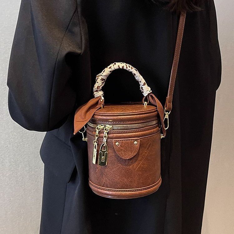 Womens Stylish And Versatile Bucket Bag - Image 8