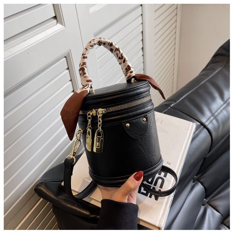 Womens Stylish And Versatile Bucket Bag - Image 4