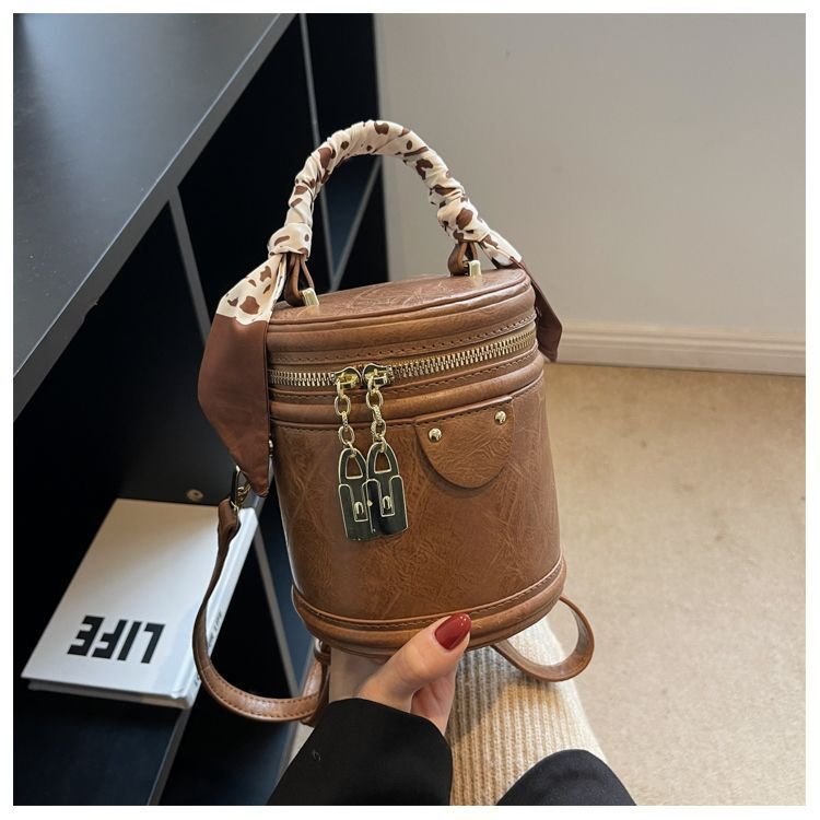 Womens Stylish And Versatile Bucket Bag - Image 3