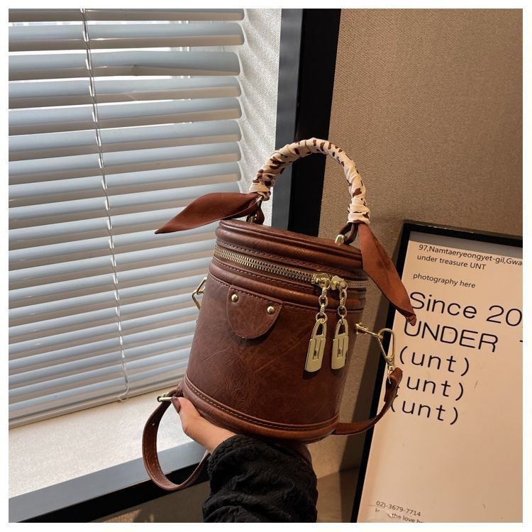 Womens Stylish And Versatile Bucket Bag - Image 6