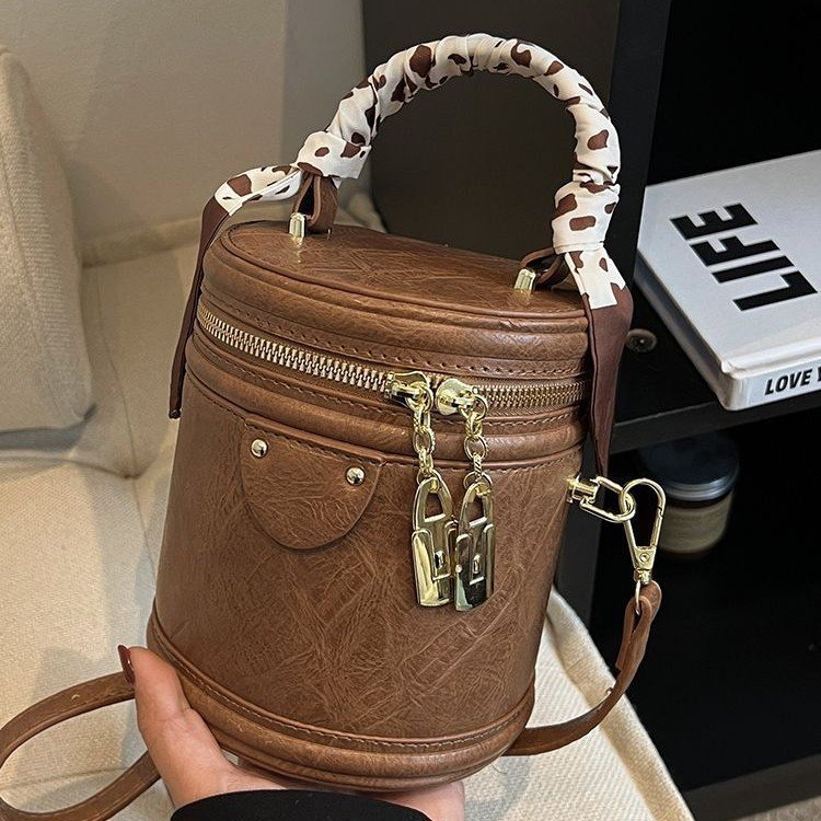 Womens Stylish And Versatile Bucket Bag - Image 7